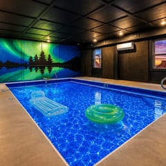 Smoky Mtn 8BR, Sleeps 30  Indoor Pool + Mini Golf
