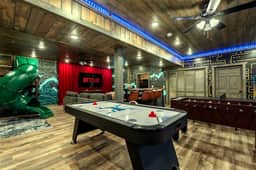 Private 8BR Cabin in Sevierville, Game Room, Pool & Hot Tub