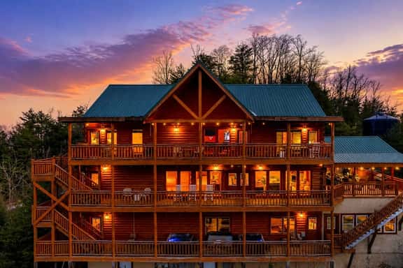 Sleeps 40 | 12BR, Indoor Pool, 2 Hot Tubs - Image 1