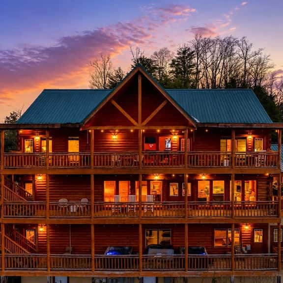 Sleeps 40 | 12BR, Indoor Pool, 2 Hot Tubs - Image 1
