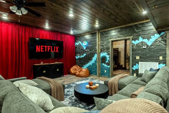 Private 8BR Cabin in Sevierville, Game Room, Pool & Hot Tub