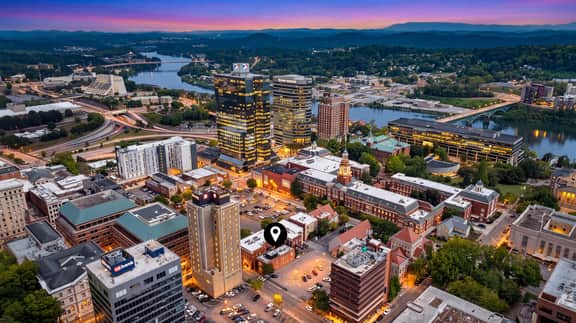 Designer Downtown Knoxville Loft w/ Rooftop Views - Image 3