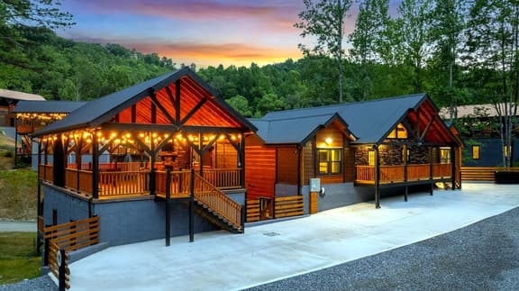 Private 8BR Cabin in Sevierville, Game Room, Pool & Hot Tub